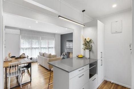 Photo of property in 1/60 Hillcrest Avenue, Hillcrest, Auckland, 0627