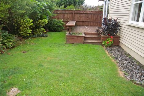 Photo of property in 9 Truby King Street, Merrilands, New Plymouth, 4312