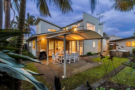 Photo of property in 14 English Oak Drive, Schnapper Rock, Auckland, 0632