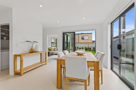 Photo of property in 77 Pepene Avenue, Takanini, Auckland, 2112