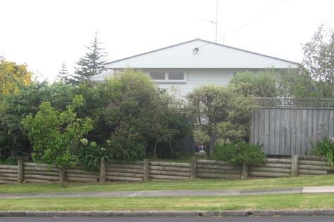 Photo of property in 2/70 Ocean View Road, Northcote, Auckland, 0627