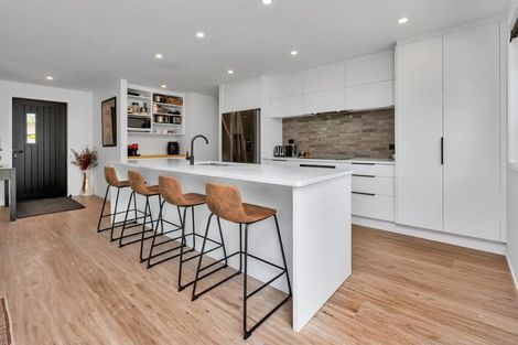 Photo of property in 370 One Tree Point Road, One Tree Point, 0118