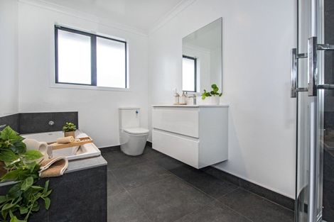 Photo of property in 12 Taurangawaka Road, One Tree Point, 0118