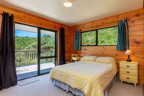 Photo of property in 15 Amelia Crescent, Waikawa, Picton, 7220