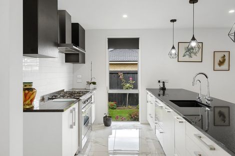 Photo of property in 5a Shillingford Boulevard, Rolleston, 7615