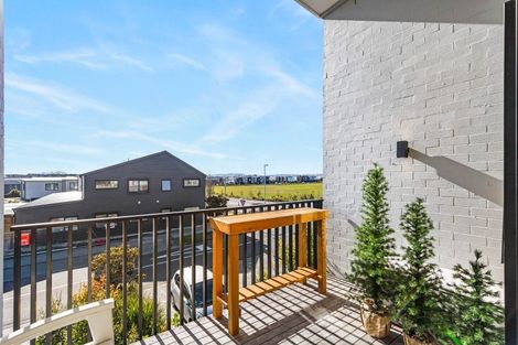 Photo of property in 15/1 Genevieve Lane, Hobsonville, Auckland, 0616