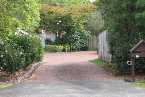 Photo of property in 16 Taupiko Place, Green Bay, Auckland, 0604