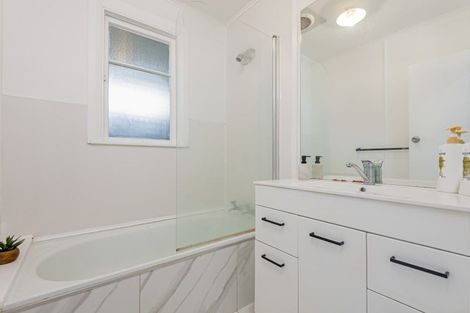 Photo of property in 17 Peters Avenue, Cloverlea, Palmerston North, 4412