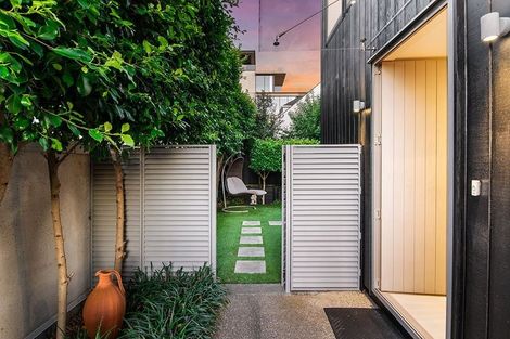 Photo of property in 2f Dodson Avenue, Milford, Auckland, 0620