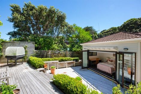 Photo of property in 22 Tio Tio Road, Miramar, Wellington, 6022