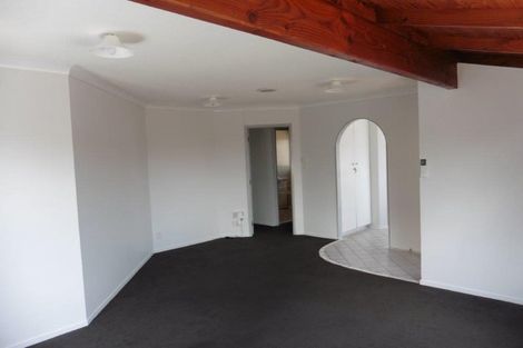 Photo of property in 39 Kirrie Avenue, Te Atatu South, Auckland, 0610