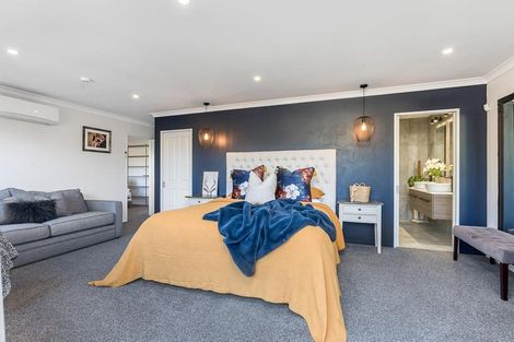 Photo of property in 32 Sunny Crescent, Huapai, Kumeu, 0810