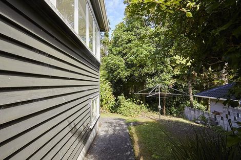 Photo of property in 37 Kopiko Road, Titirangi, Auckland, 0604