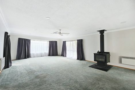 Photo of property in 18 Regency Crescent, Redwood, Christchurch, 8051