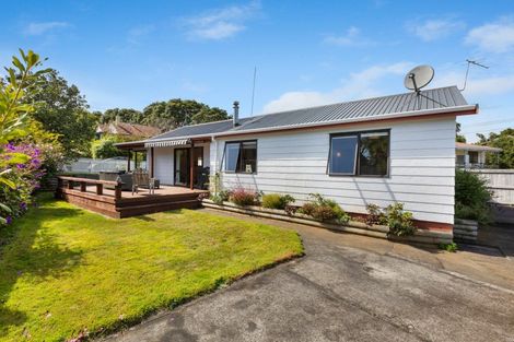 Photo of property in 122 Glenpark Avenue, Frankleigh Park, New Plymouth, 4310