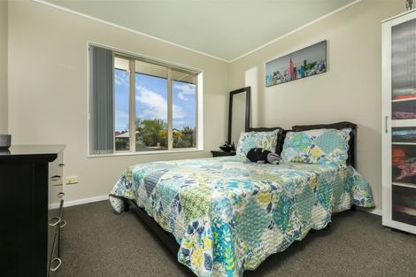 Photo of property in 78 Kingdale Road, Henderson, Auckland, 0610