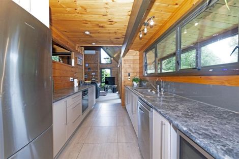 Photo of property in 566 Scenic Drive, Waiatarua, Auckland, 0612