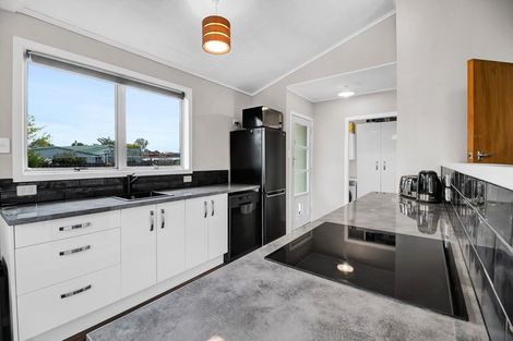 Photo of property in 10 Karaka Street, Inglewood, 4330