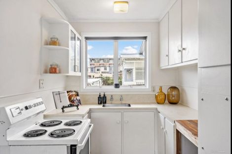 Photo of property in 2/3172 Great North Road, New Lynn, Auckland, 0600