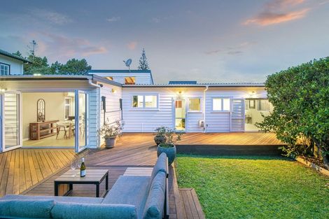 Photo of property in 21 Korotaha Terrace, Rothesay Bay, Auckland, 0630