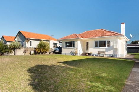 Photo of property in 52 Pitau Road, Mount Maunganui, 3116