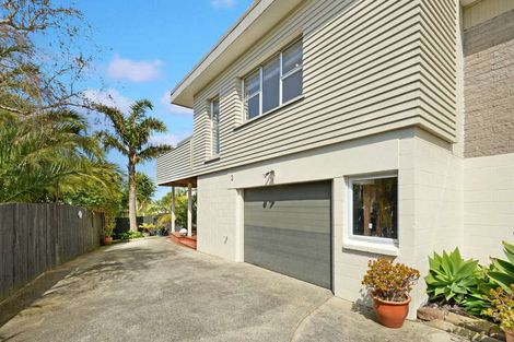 Photo of property in 2/66 Cockayne Crescent, Sunnynook, Auckland, 0620