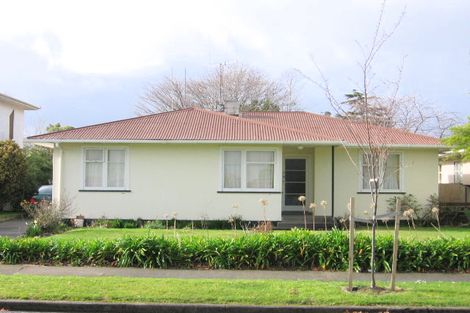 Photo of property in 4 Epsom Road, Hokowhitu, Palmerston North, 4410