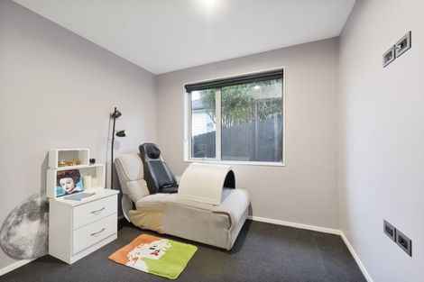 Photo of property in 94 Lake Panorama Drive, Henderson Valley, Auckland, 0612