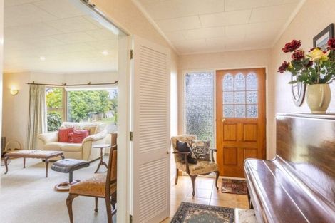 Photo of property in 9 Deakin Place, Clive, 4102