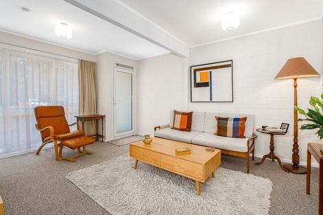 Photo of property in 3/133 Queens Drive, Lyall Bay, Wellington, 6022