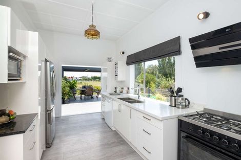 Photo of property in 104 Ferry Road, Clive, 4102