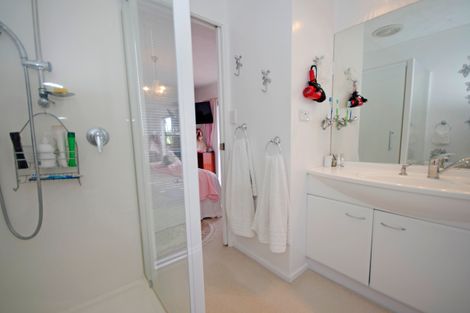 Photo of property in 34 Sturges Road, Henderson, Auckland, 0612