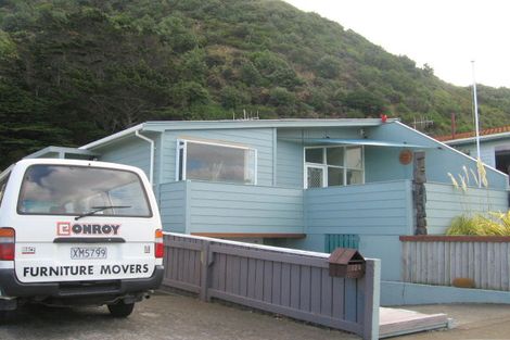 Photo of property in 123 Breaker Bay Road, Breaker Bay, Wellington, 6022