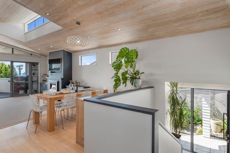 Photo of property in 1/33 Braemar Road, Rothesay Bay, Auckland, 0630