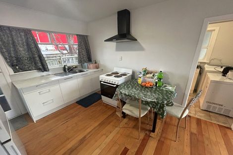 Photo of property in 2/16 Kaponga Crescent, New Lynn, Auckland, 0600