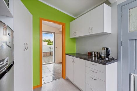 Photo of property in 9 Atkinson Street, Woodville, 4920