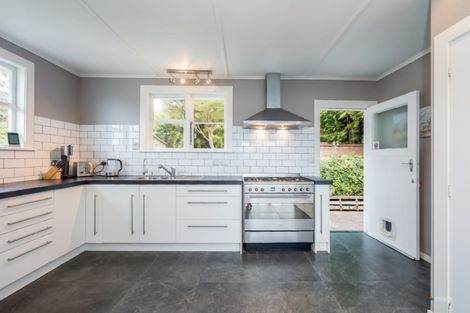 Photo of property in 10 Hill Grove, Naenae, Lower Hutt, 5011