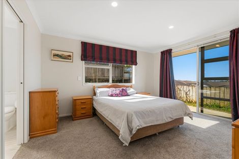 Photo of property in 16 Vantage Place, Omokoroa, 3114