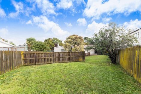 Photo of property in 3 Thalia Place, Totara Vale, Auckland, 0629