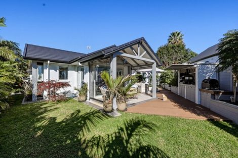Photo of property in 15 Odlin Lane, Red Beach, 0932