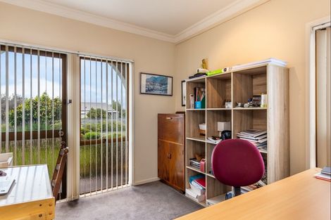 Photo of property in 16 Kempton Place, Richmond Heights, Taupo, 3330