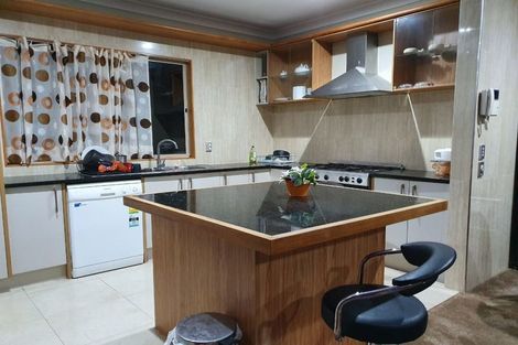 Photo of property in 13 Kaseng Place, East Tamaki Heights, Auckland, 2016