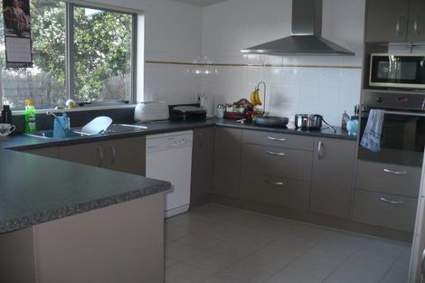 Photo of property in 1 Cron Avenue, Te Atatu South, Auckland, 0610