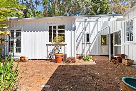 Photo of property in 90 Pendarves Street, New Plymouth, 4310