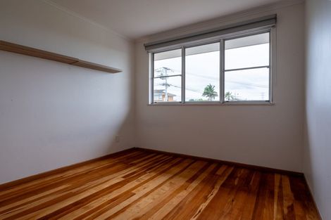 Photo of property in 1 Wakeling Avenue, Te Atatu South, Auckland, 0610