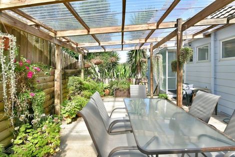 Photo of property in 1/70 Glamorgan Drive, Torbay, Auckland, 0630