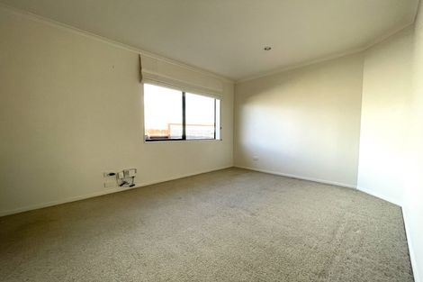 Photo of property in 31 Kath Hopper Drive, Orewa, 0931