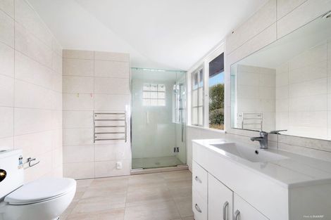 Photo of property in 115 Pupuke Road, Northcote, Auckland, 0627