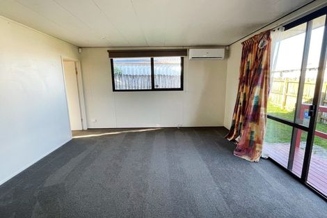 Photo of property in 2/27 Nearco Street, Randwick Park, Auckland, 2105
