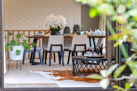 Photo of property in 16 Trevone Place, Forrest Hill, Auckland, 0620